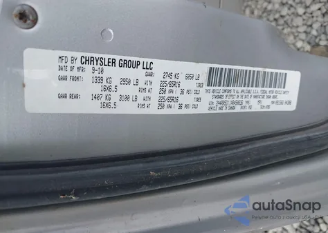 2010 Chrysler Town & Country Touring z USA, uszkodzony, nr VIN 2A4RR5D11AR450836